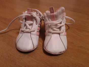 Chaussure Adidas taille 18