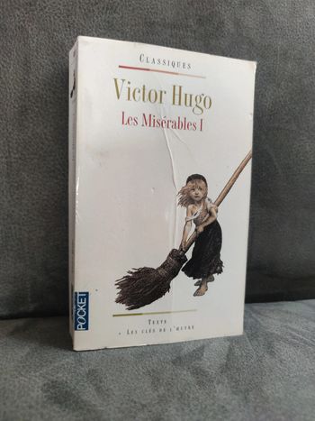 Livre Les Misérables victor hugo