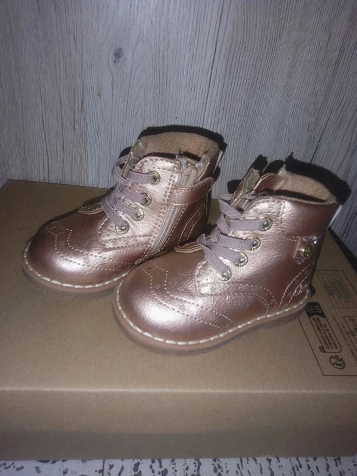 Paire de chaussures p:19