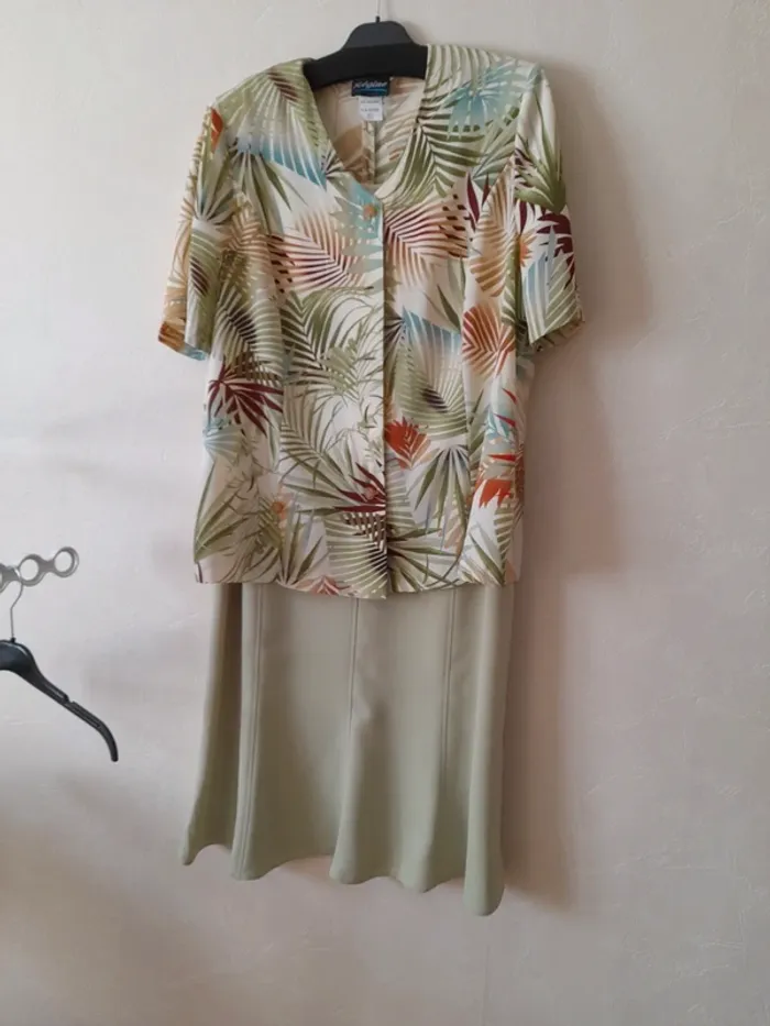Robe tailleur.