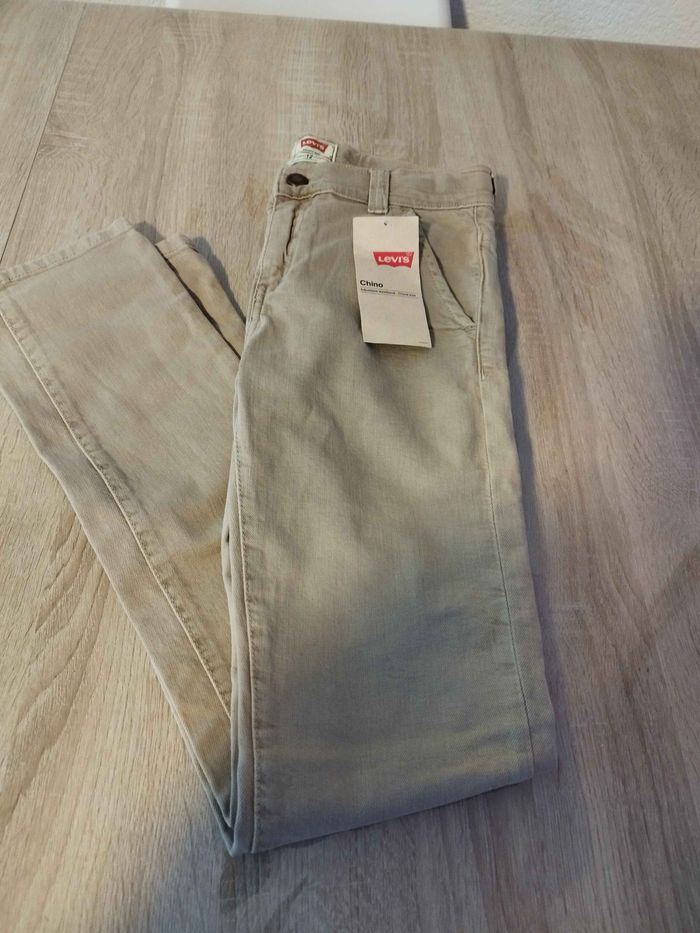 jean Levi's neuf avec étiquette garçon taille 12 ans