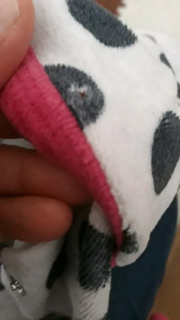 Pyjama fille 6mois avec un petit trou - photo numéro 2