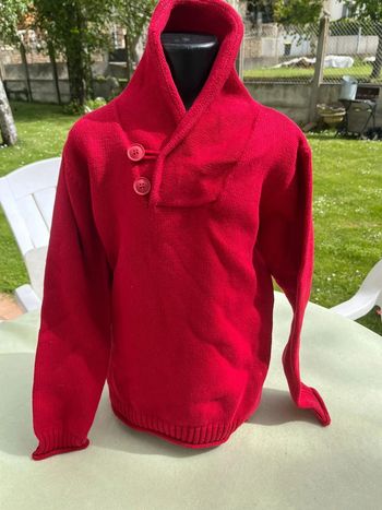 Pull rouge tape à l’œil taille 8 ans