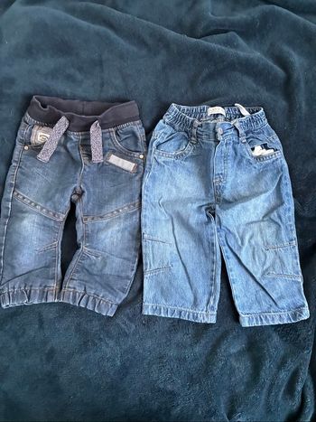 Lot 2 pantalons taille 12 mois