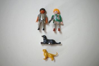 Playmobil 2 personnages + 2 animaux