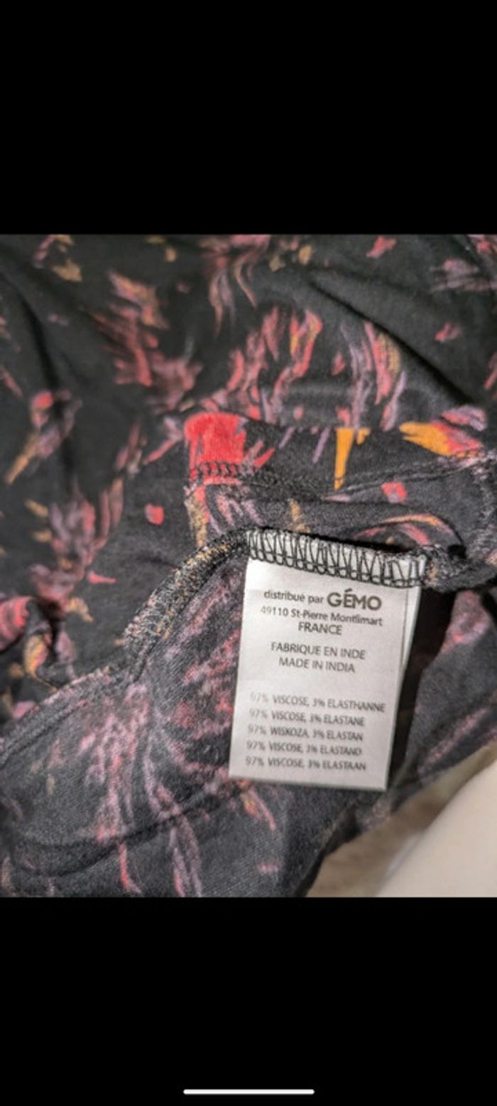 Haut noir et motif floral manche 3/4 - photo numéro 7