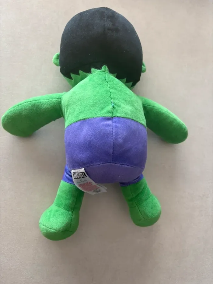 Peluche Marvel Hulk qui fait du bruit - photo numéro 2