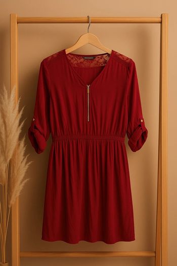 Robe Ligne à Suivre, Taille 44 - 5€