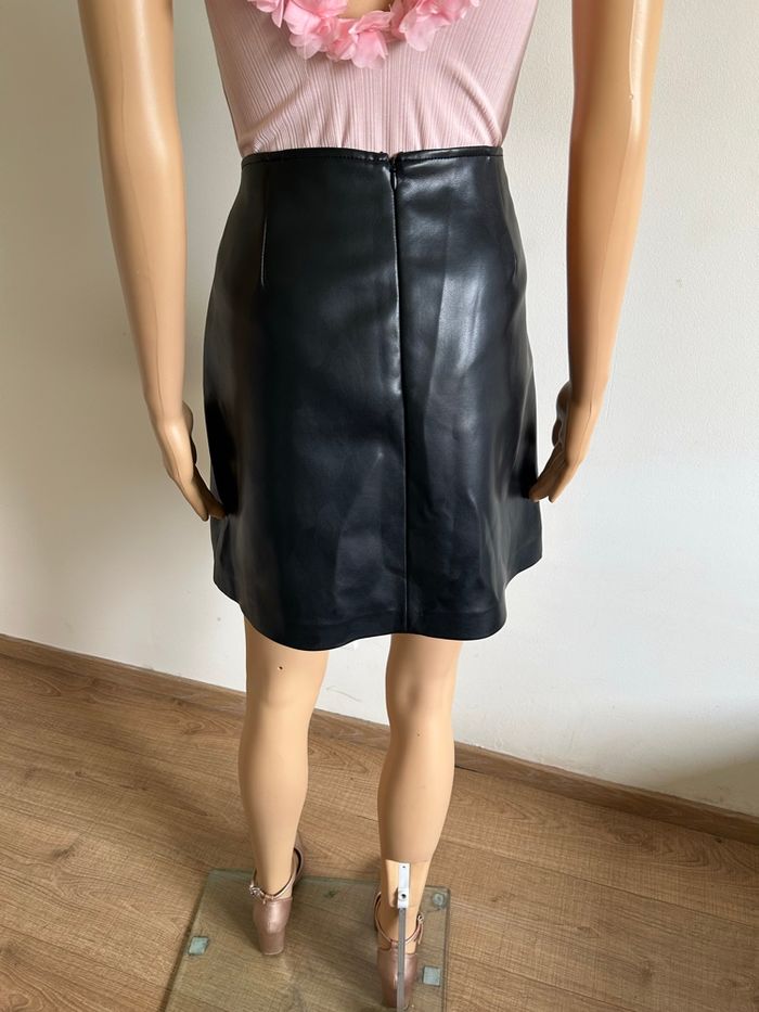 Jupe noire en simili cuir Morgan taille 42 comme neuve - photo numéro 5