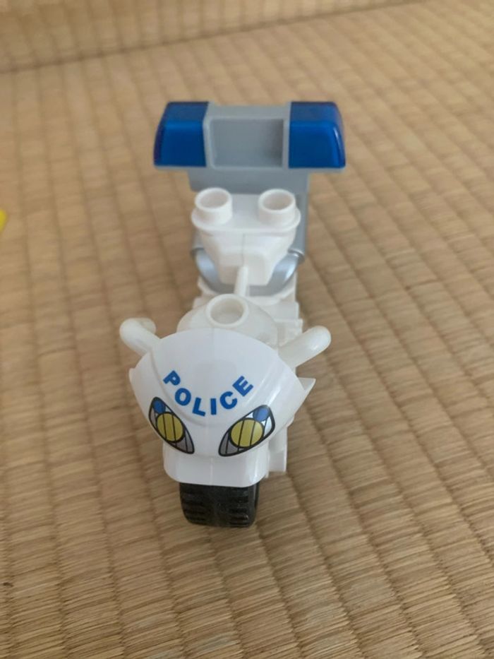 La moto de police 5679 lego duplo - photo numéro 3