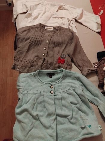 Lot gilets fille 9 mois