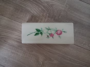 Saturateur céramique beige décoration roses