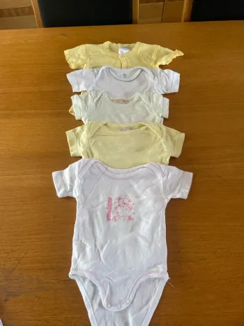 Lot 5 body manches courtes 6 mois