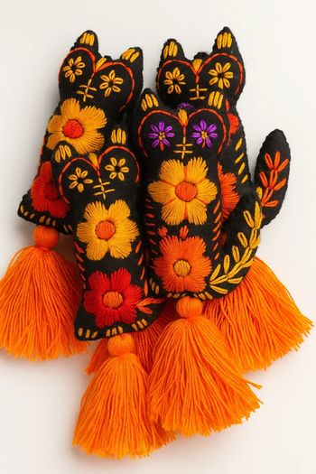 🌸 Day of the Dead Black Cat Ornament – Hand-Embroidered Unique Piece with Tassels