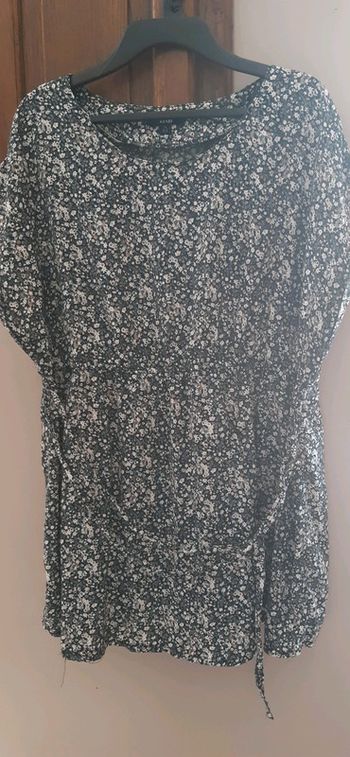 Blouse kiabi resserrée sous les seins taille 46