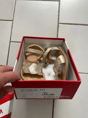 Sandales kickers taille 22