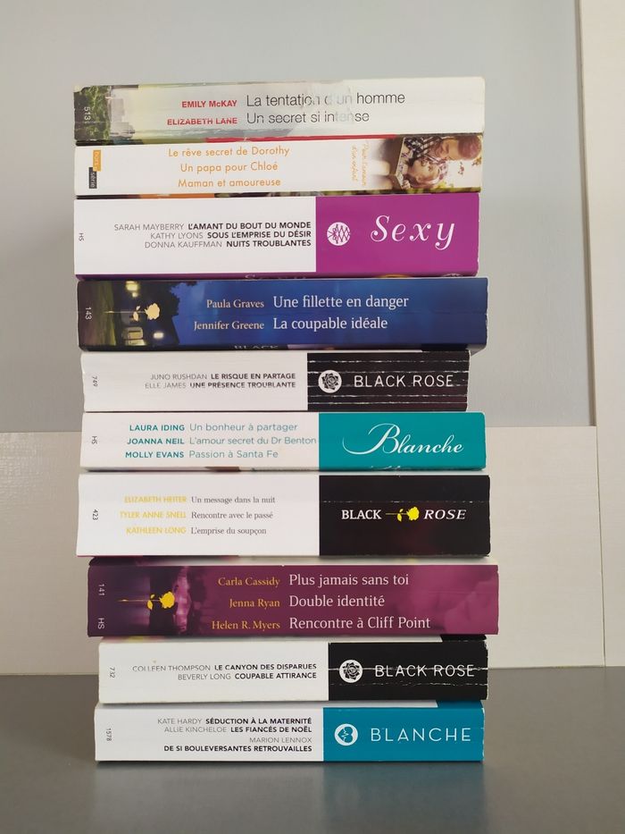 Lot de 10 livres Harlequin - photo numéro 2