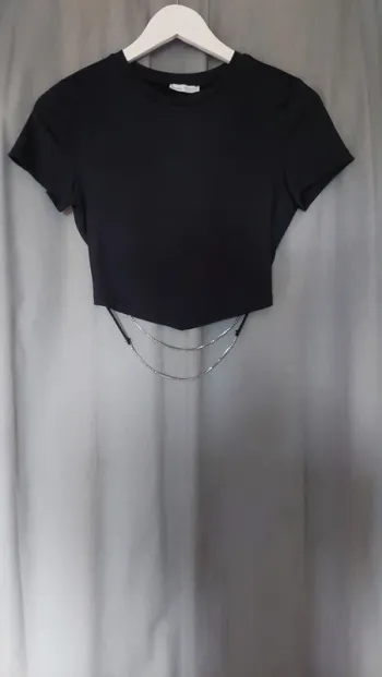 T-shirt Noir – Lanières Strassées dans le Dos – Bershka – Taille M