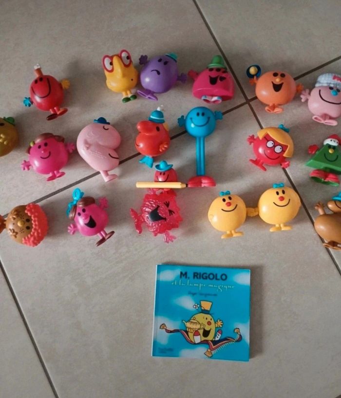 19 figurines + 1 livre de Monsieur Madame