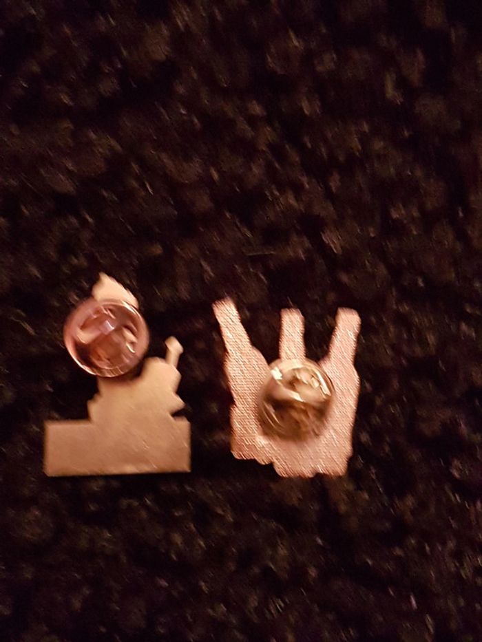 Lot de 2 pin's Gambetta - photo numéro 2