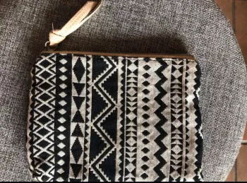 Jolie pochette aztèque en très bon état
