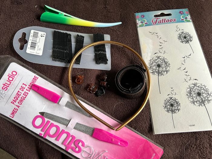 Lot accessoires cheveux, limes et tattoo éphémère