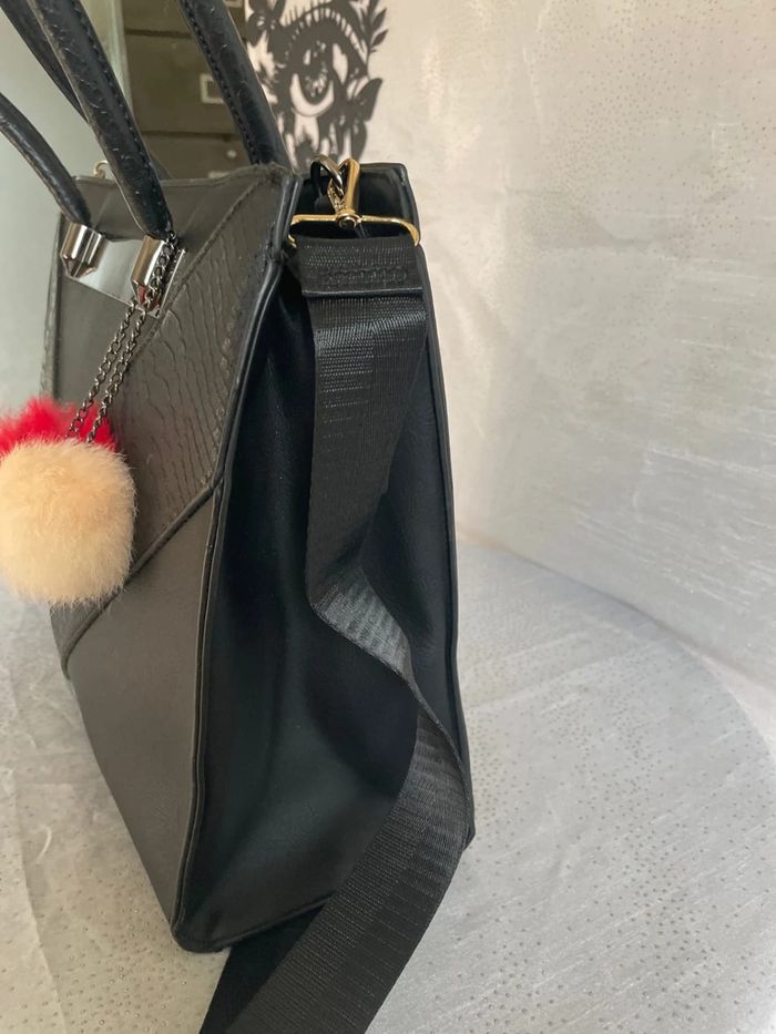 Joli sac noir, pompon - photo numéro 5