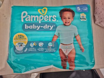Pampers Baby-Dry T5 paquet de 38 couches, non ouvert