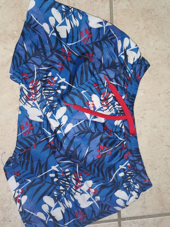 2 shorts de bain 18 mois - photo numéro 3
