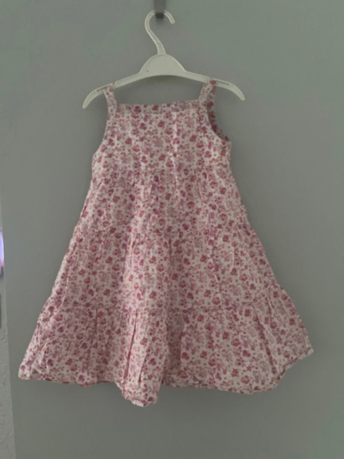 Robe qui tourne à petites fleurs rose taille 3 ans - photo numéro 4