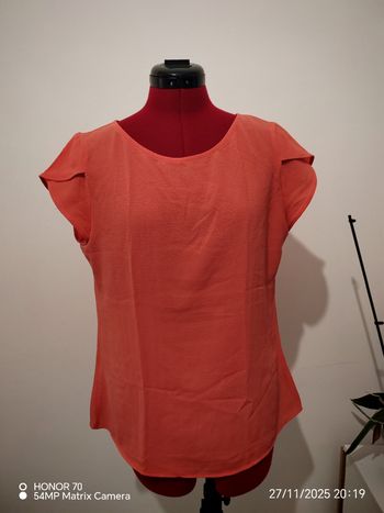 Blouse nouée dans le dos