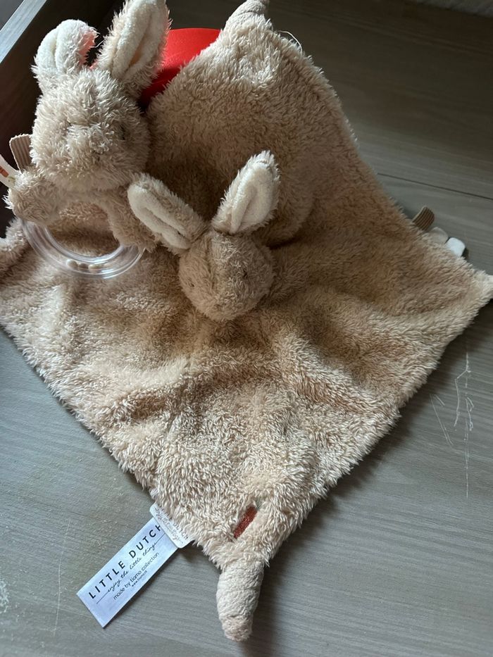 Doudou lapin et hochet baby bunny - Little Dutch