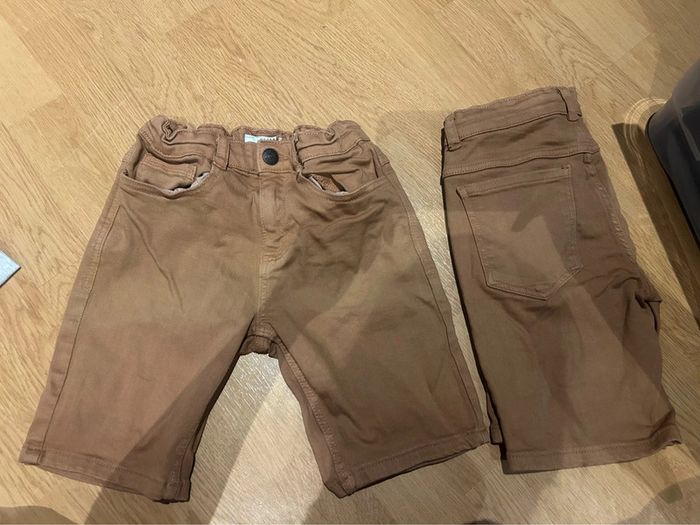 2 shorts identiques