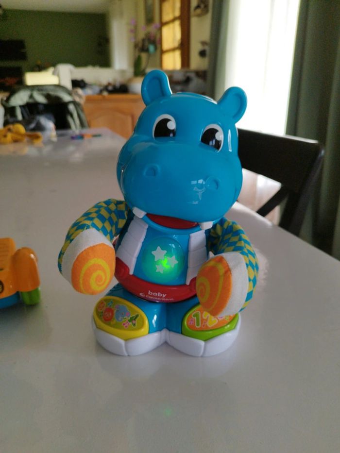 Jouer bebe hippopotame danseur Clementoni - photo numéro 4
