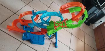 Circuit 4 loopings Crash Hotwheels