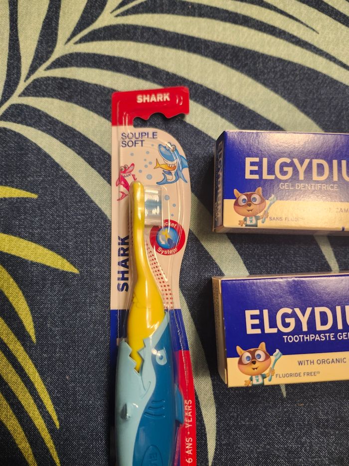 Lot brosses a dents dentifrice elgydium enfant bébé 2 ans - photo numéro 5