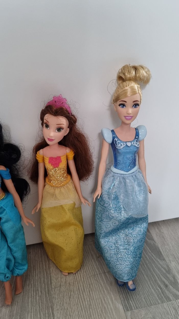 🌸Lot de 4 barbies princesses disney Mattel - photo numéro 3