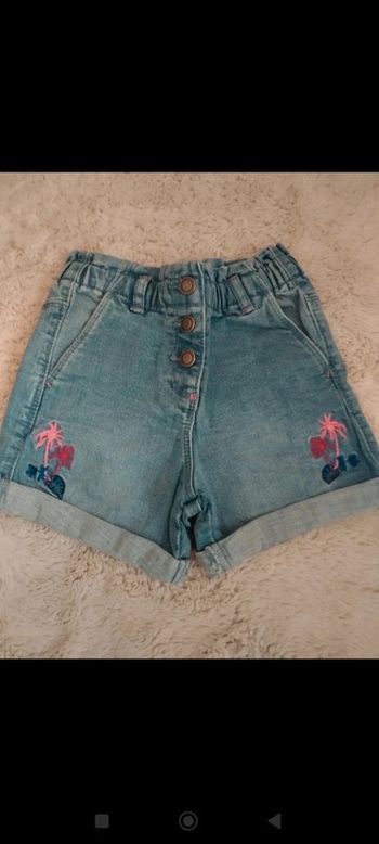Jolie short en jean taille 4 ans