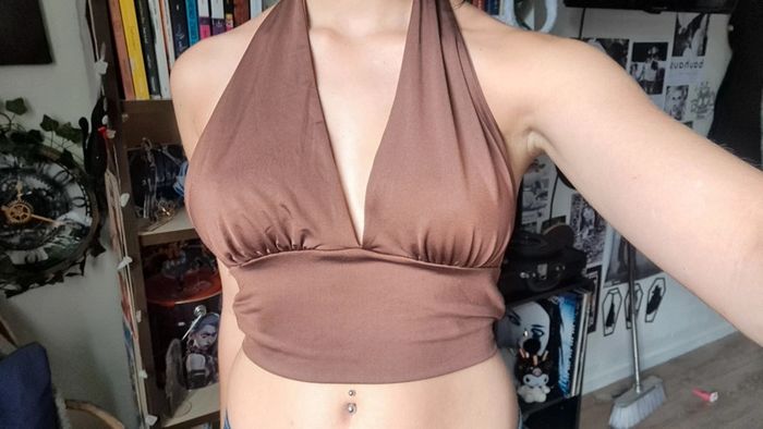 Top dos nu marron