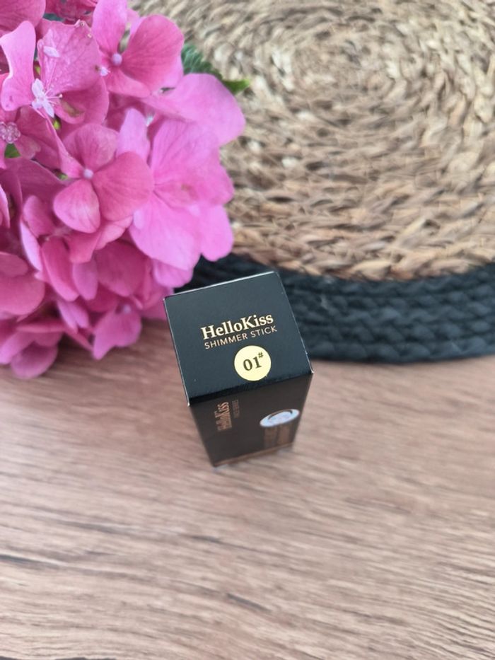 Stick contour et illuminateur Hello Kiss 01 - photo numéro 3