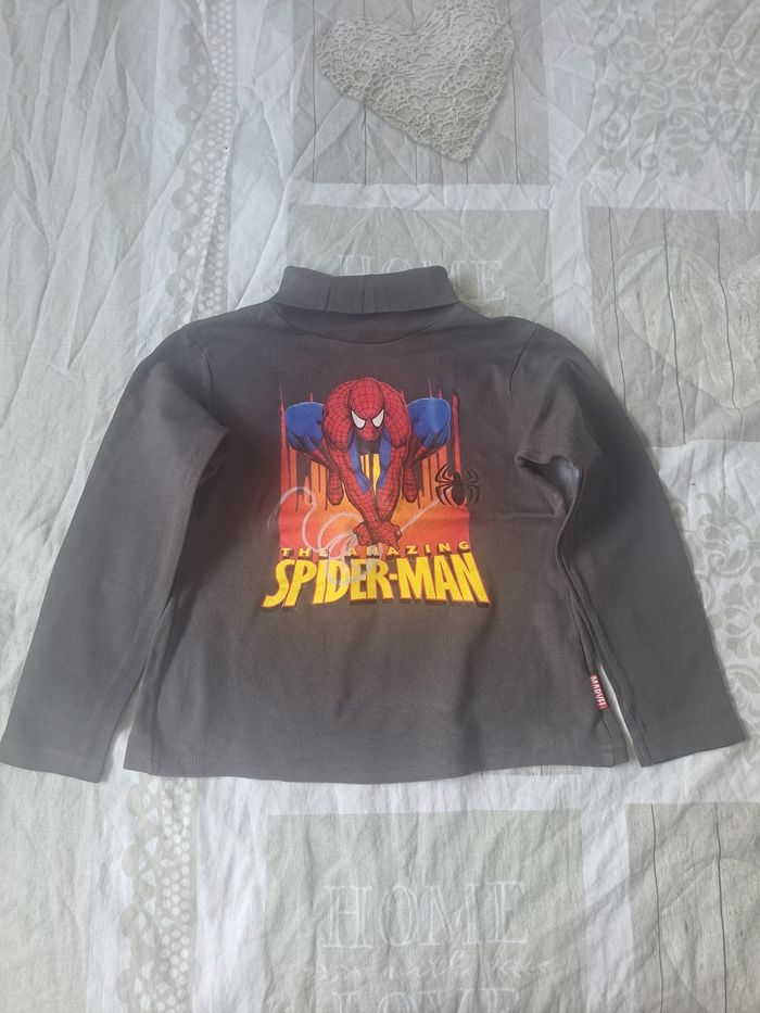 Sous-pull "Spider-man"