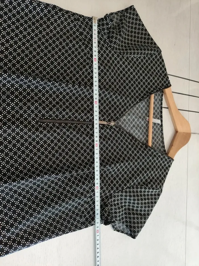Blouse noire à motifs géométriques – Taille 40 – Très bon état - photo numéro 8