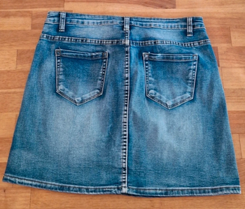 Jupe en jean bleu délavé taille M coupe droite trapèze stretch casual été tendance