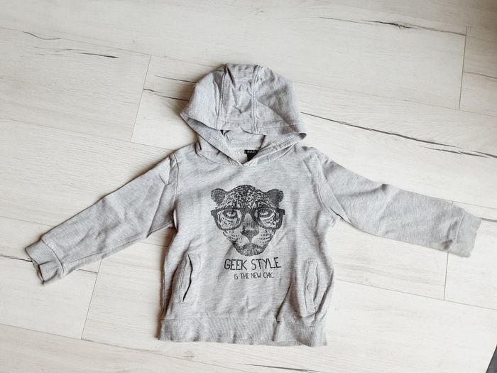 Vêtement garçon pull à capuche gris guépard Kiabi 5 ans