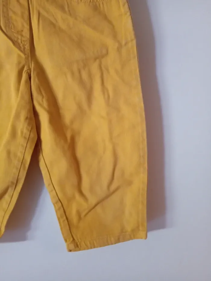 Joli pantalon moutarde.  C&A. 2 ans - photo numéro 4
