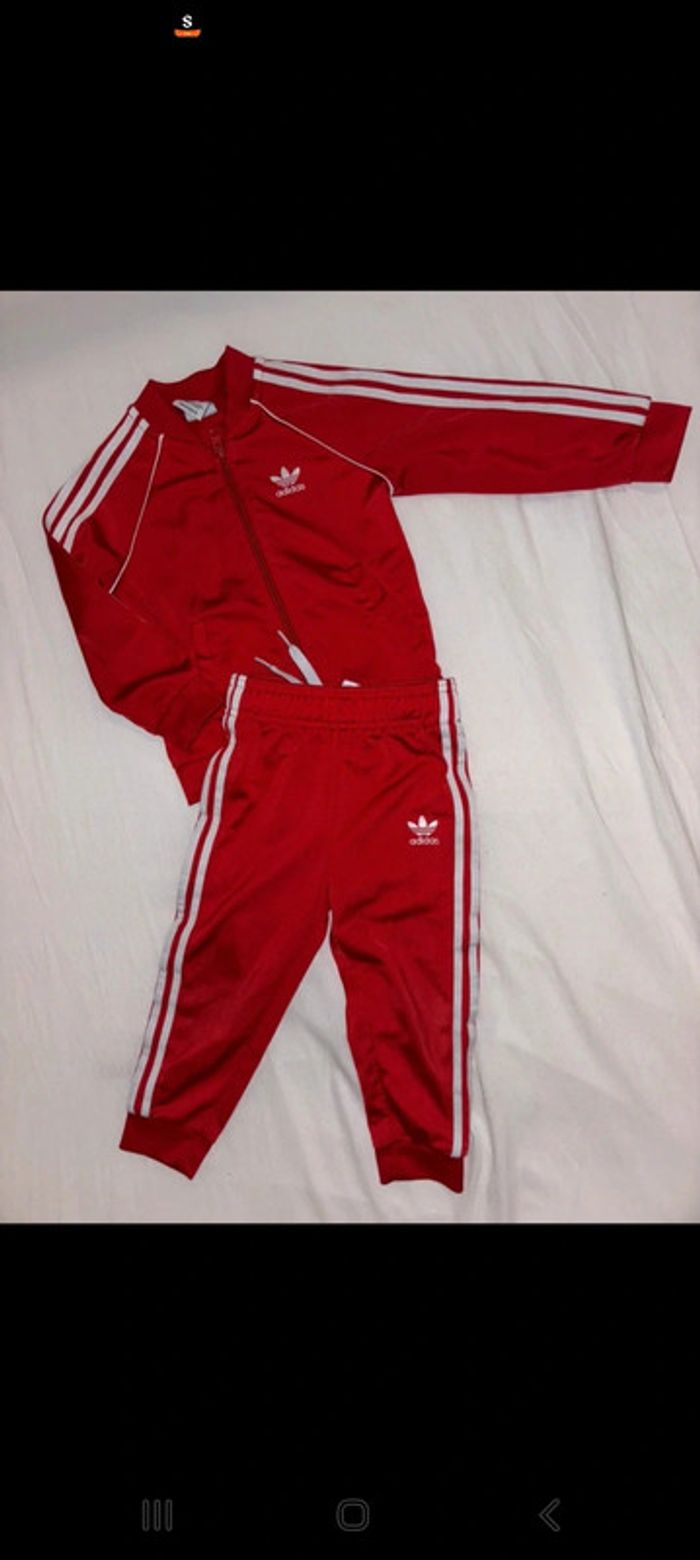 Ensmeble adidas rouge