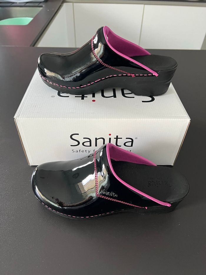Sabot sanita noir brillant bordure fushia 35 neuf - photo numéro 2