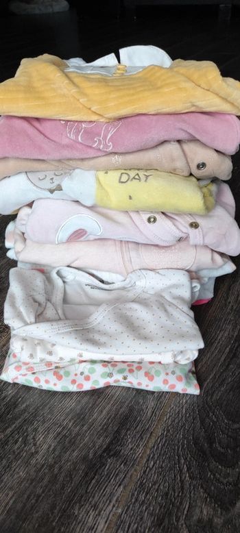 Lot bodies et pyjama fille 3 mois