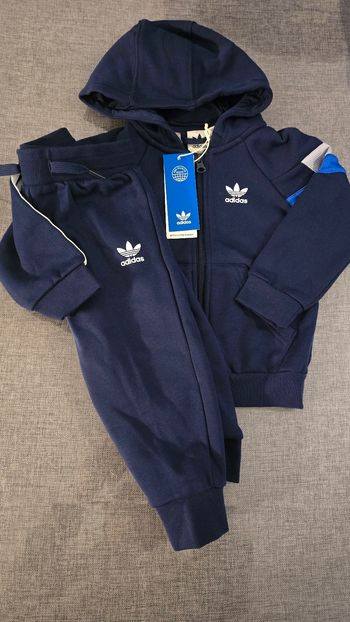 NEUF (non porté) 🏷💙😍🥰👌🤩 sublime  survetement ADIDAS  2 ans (92cm) garçon (prix ferme)🤩😍💙