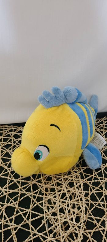 Peluche poisson Polochon DISNEY La Petite Sirène jaune bleu